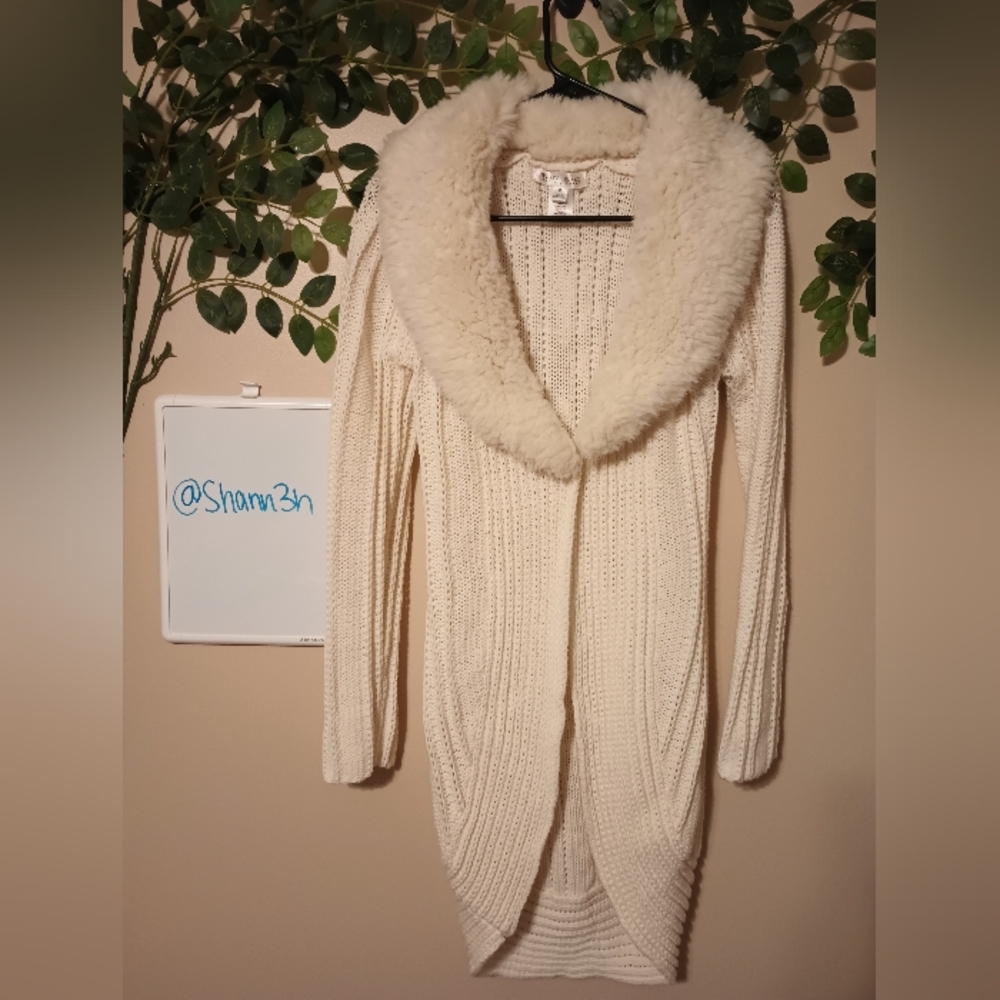 White House Black Market White Faux Fur Collar Sweater